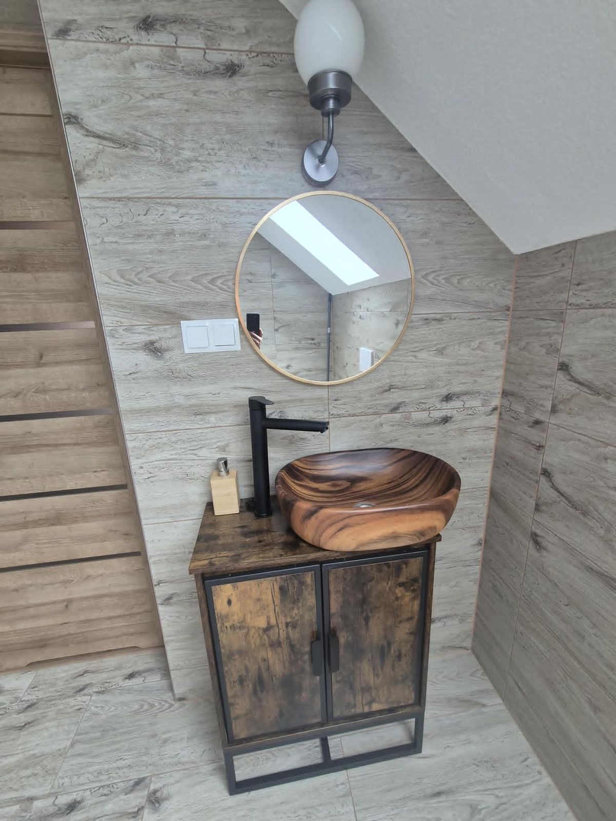 Apartament nr 3 — łazienka, umywalka