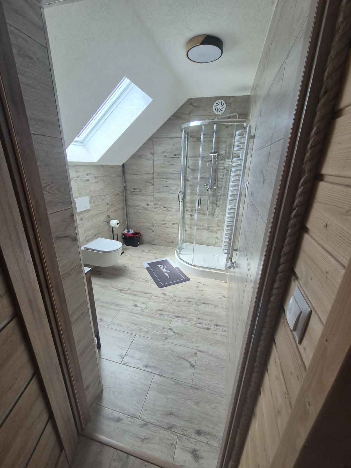 Apartament nr 3 — prysznic i WC