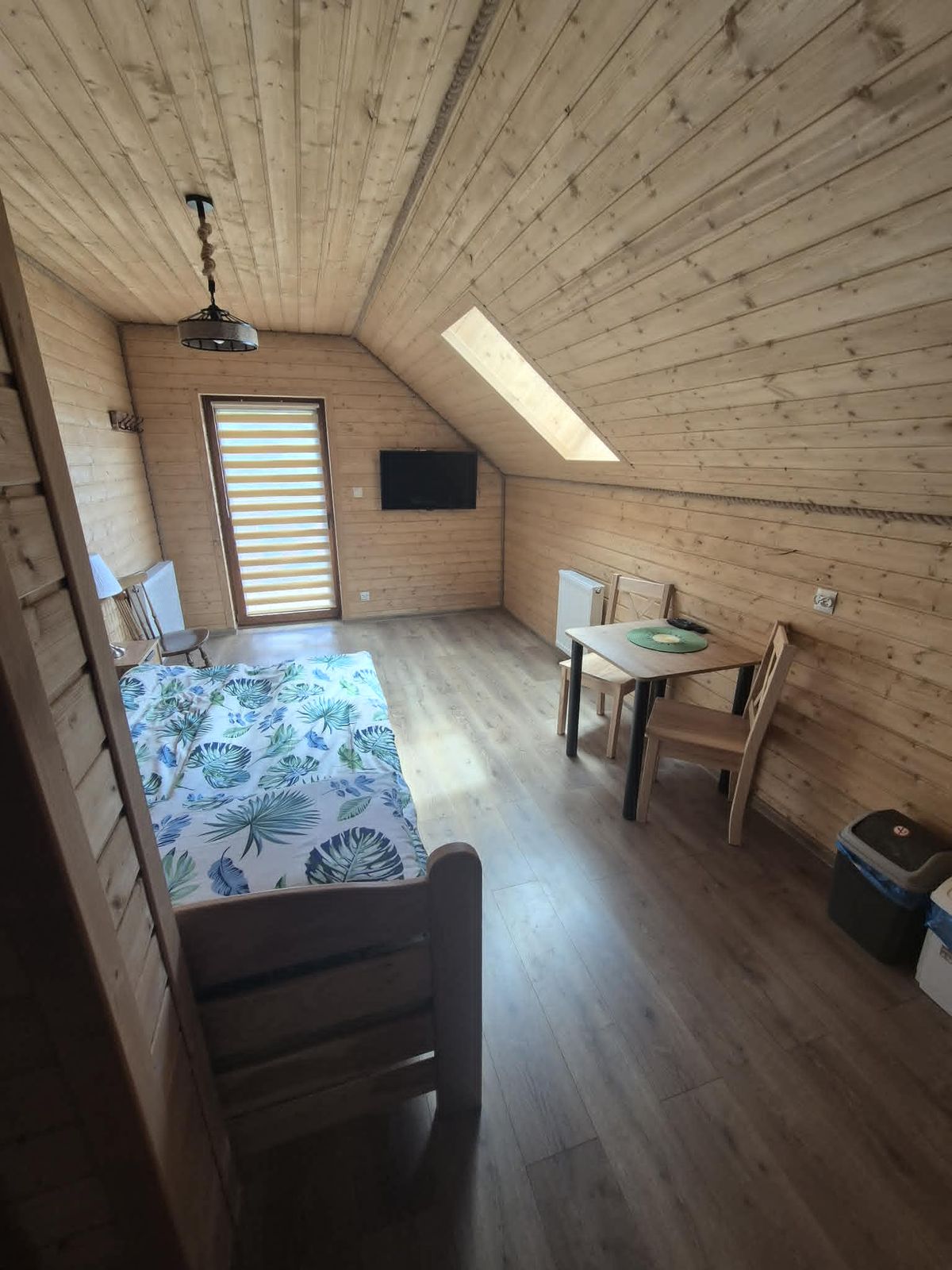Apartament nr 3 — sypialnia, widok od okna