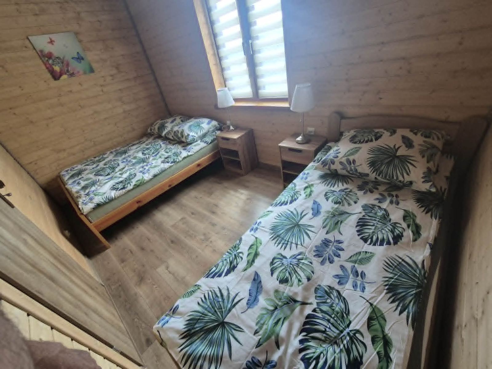 Apartament na parterze — sypialnia z dwoma łóżkami pojedynczymi
