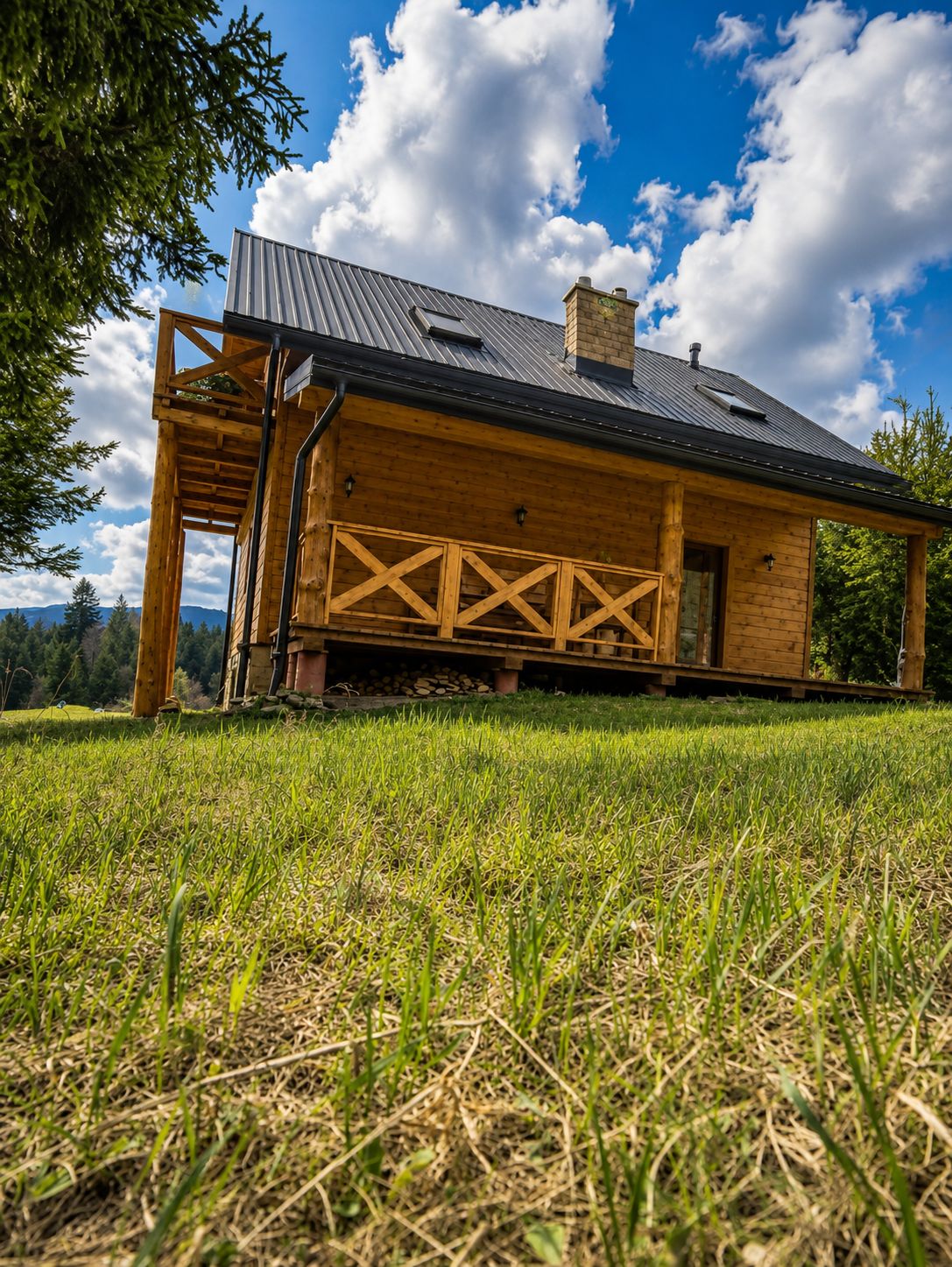 Rysia Skarpa, widok z niska od strony ogrodu